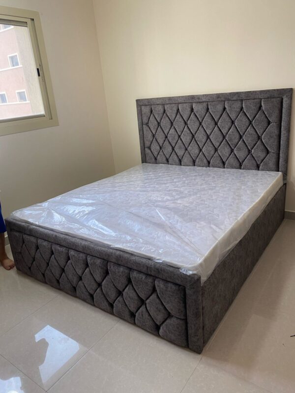 Luxurious Tufted Upholstered Bed Frame